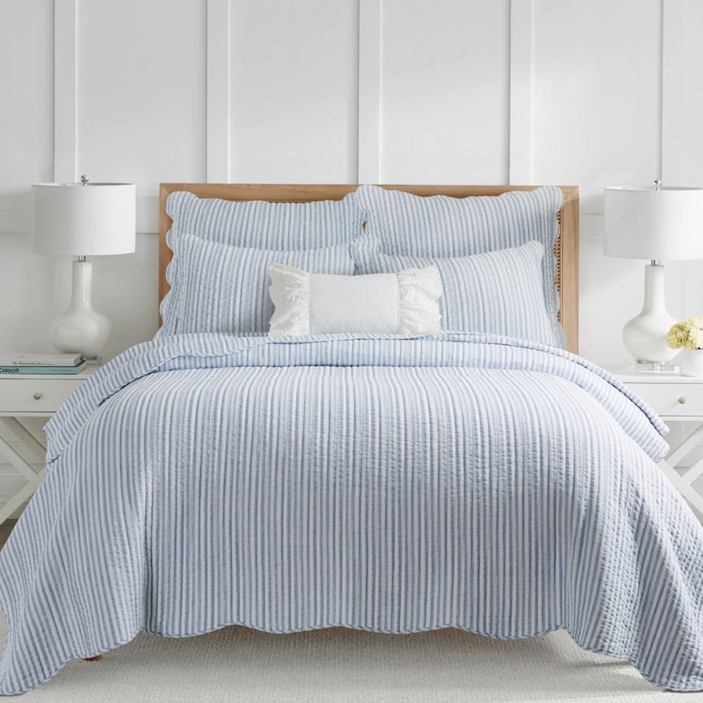 ๐ PB Style Blue & White Striped Cotton Quilt Coverlet Scalloped Trim Set NWT - Picture 2 of 7